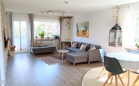 Exklusive Wohnung Mit Balkon